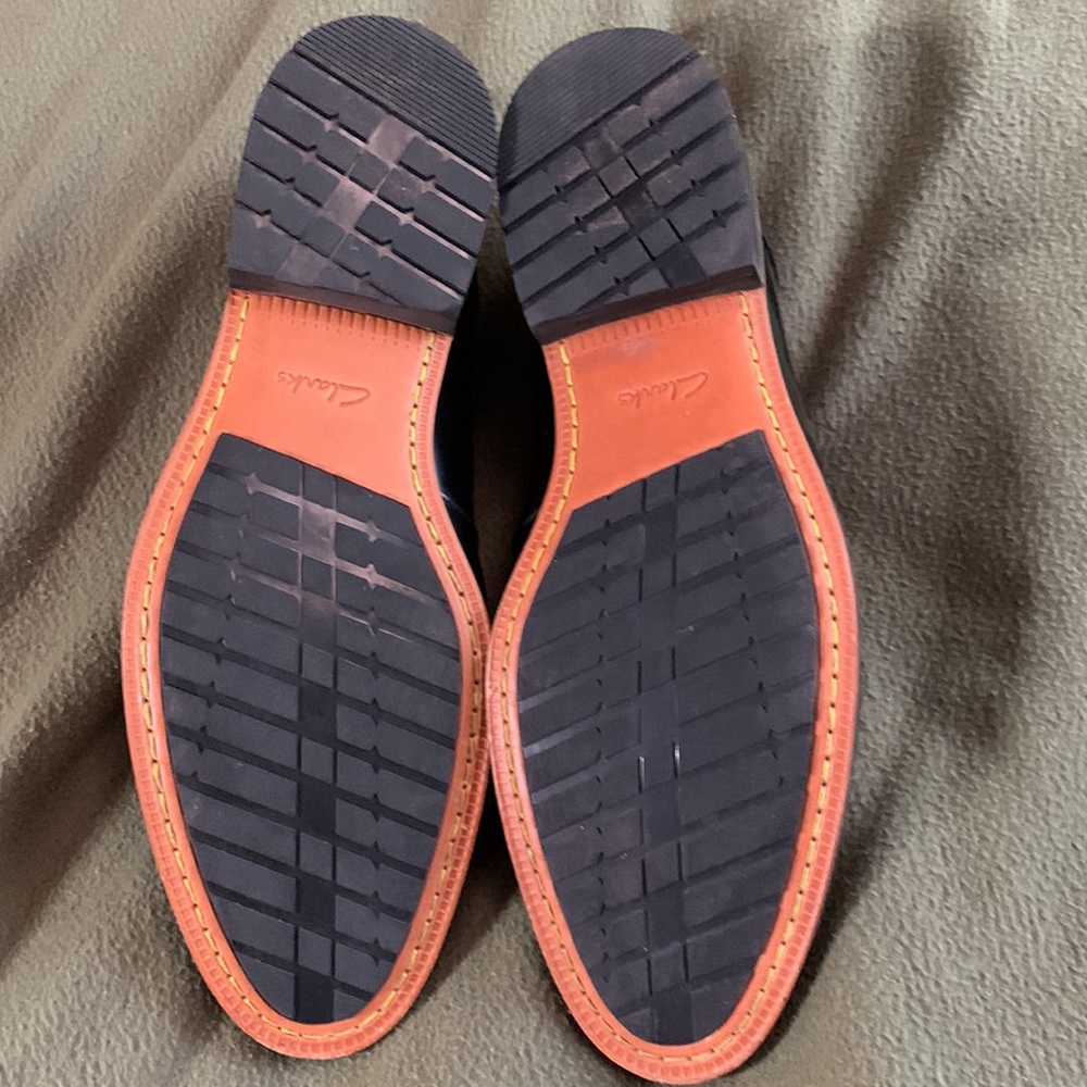 Clark’s men leather dress shoes.  Black.  Size 11M. - Picture 3 of 4